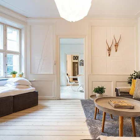 Apartamento Nyhavn City's Historical Charm